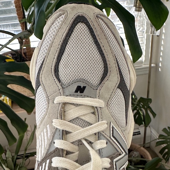 New Balance Women's Beige and Gray Sneakers 9060 W10.5 - Picture 6 of 7